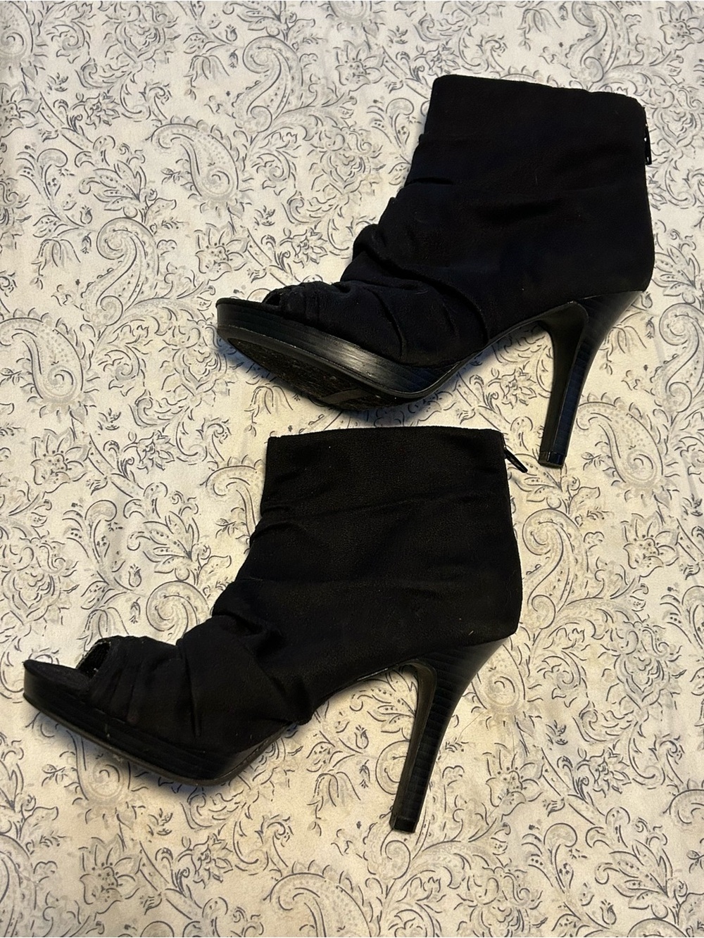 Fioni Black Ruched Peep-Toe Stiletto Booties - Size 8